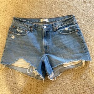 Abercrombie and Fitch mid rise boyfriend Jean shorts size 32 / 14